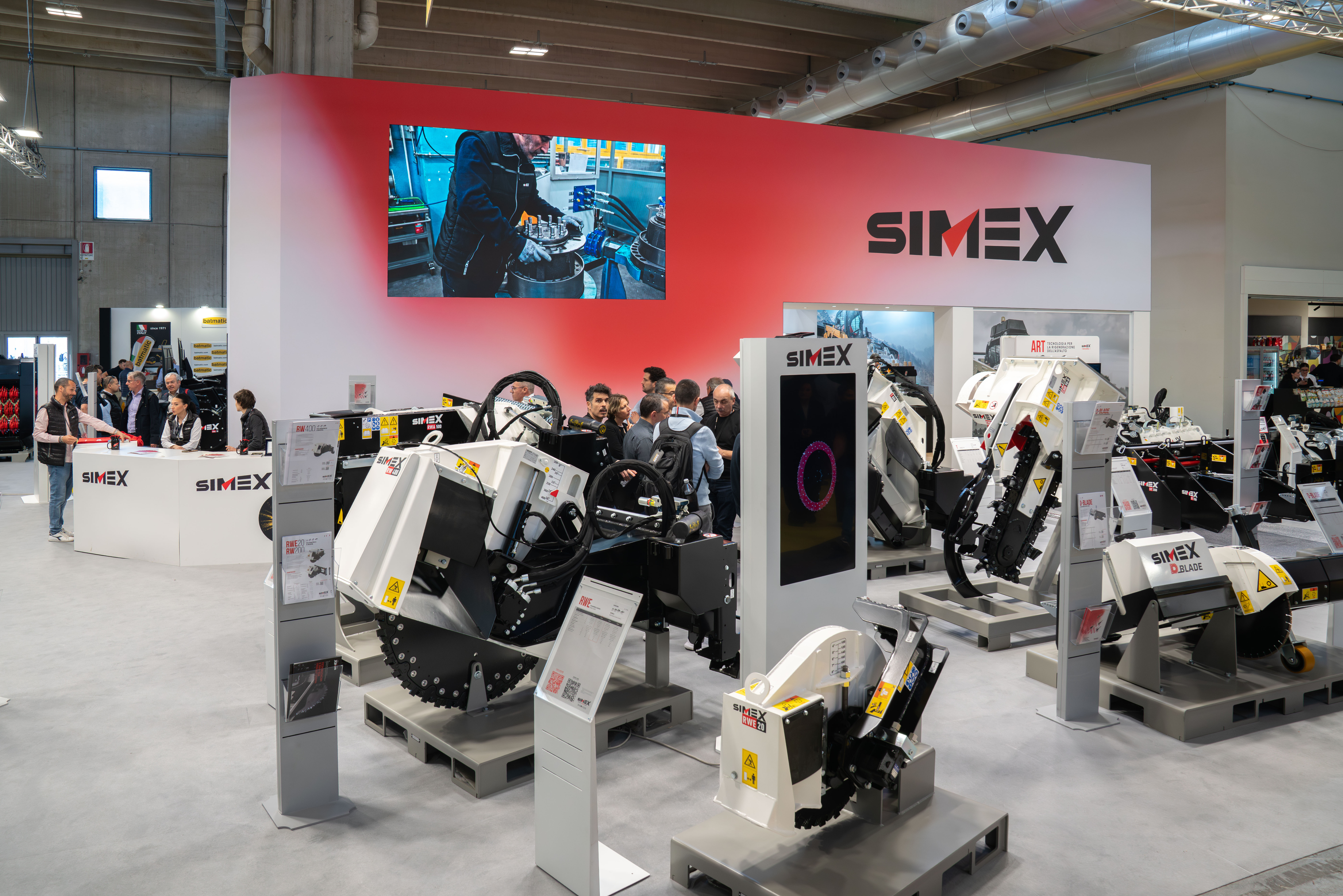 Simex expands its underground utilities range with two new wheel saws for mini and microtrenching